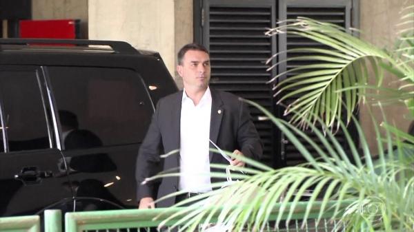 Defesa pede ao Supremo suspensão da investigação de Flávio Bolsonaro pelo MP do Rio