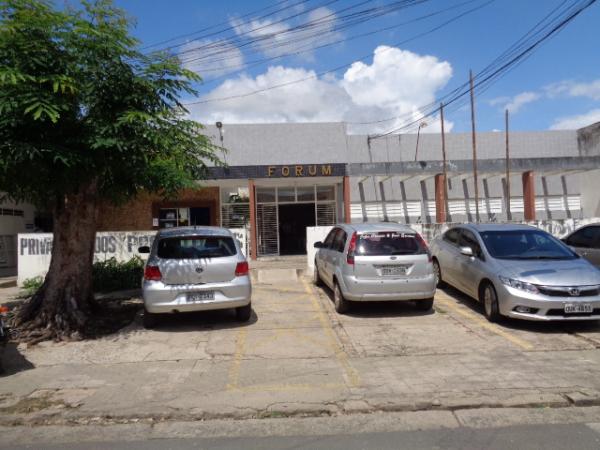 Servidores do judiciário deflagram greve por tempo indeterminado