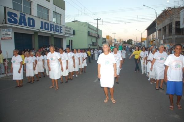 Florianenses prestigiaram o desfile c&iacute;vico militar de 7 de Setembro.(Imagem:Waldemir Miranda)