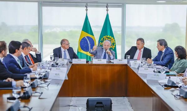 "Tem muita gente gastando o que não tem", alerta Lula sobre bets