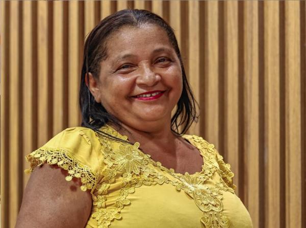 Eva Akro&aacute;- Gamela emitiu documentos no mutir&atilde;o.(Imagem:Geirlys Silva / SAF)