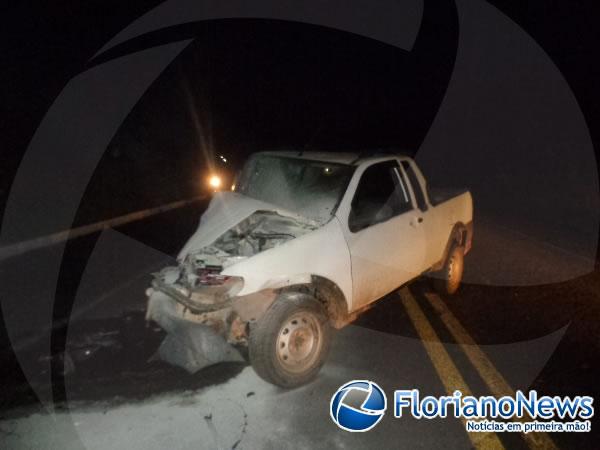 Motorista tenta ultrapassagem perigosa e provoca acidente pr&oacute;ximo a Estaca Zero(Imagem:FlorianoNews)