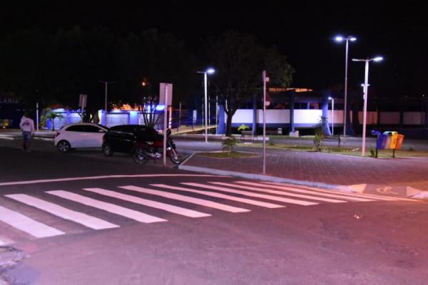 Prefeitura realiza pintura de faixa de pedestres em avenidas de Floriano