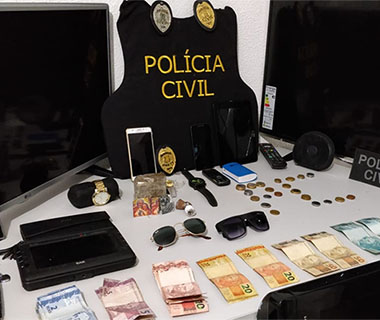 Polícia Civil deflagra operação no litoral e cumpre 8 mandados de busca e apreensão