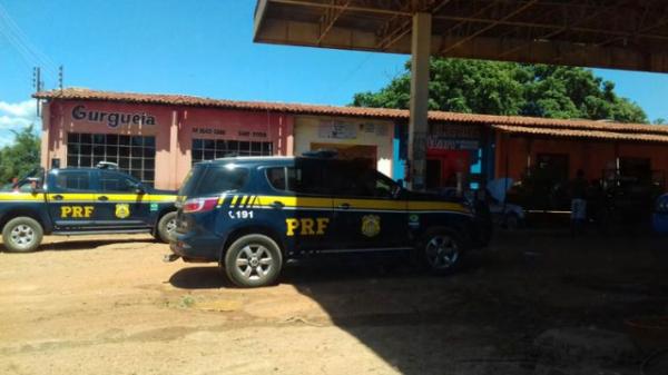 Polícia prende suspeito de assalto a instituições financeiras e apreende arma e munições