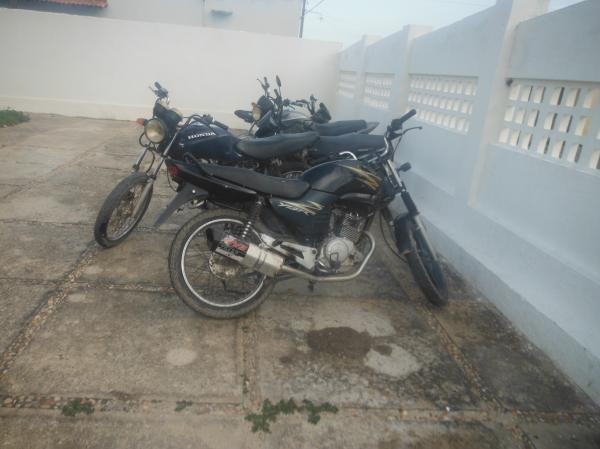 Pol&iacute;cia Militar apreendeu v&aacute;rias motocicletas em Floriano.(Imagem:FlorianoNews)