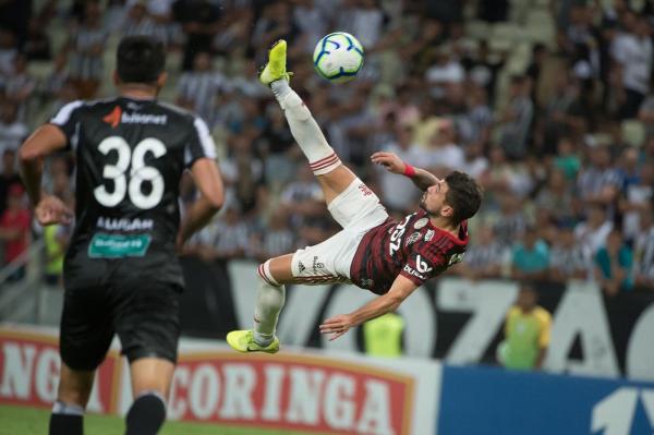 Viralizou: torcida do Ceará aplaude gol de Arrascaeta