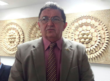 Deputado acusa governo de emperrar votação sobre redução do ICMS