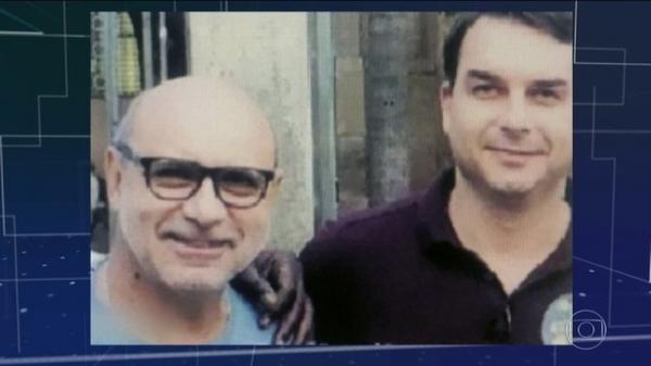 Fabrício Queiroz e ex-assessores de Flávio Bolsonaro são alvos de busca em investigação