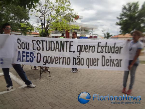 Estudantes fazem manifesta&ccedil;&atilde;o contra greve de professores.(Imagem:FN)