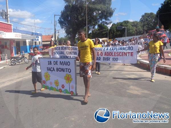 Caminhada contra explora&ccedil;&atilde;o sexual de crian&ccedil;as e adolescentes &eacute; realizada em Bar&atilde;o de Graja&uacute;.(Imagem:FlorianoNews)