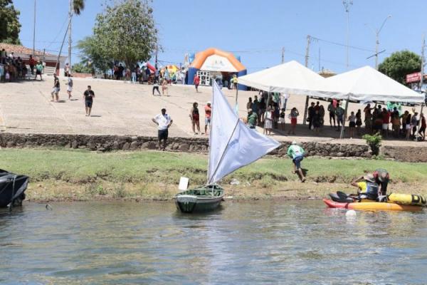 Regata de Canoas movimenta o domingo na beira-rio com apoio da Prefeitura de Floriano(Imagem:Secom)