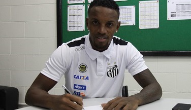 Zagueiro de R$ 7,3 milhões com apenas dez jogos é "encostado" no Santos