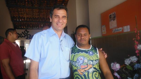 Prefeito fez repasse financeiro a entidade filantr&oacute;pica de Floriano.(Imagem:FlorianoNews)