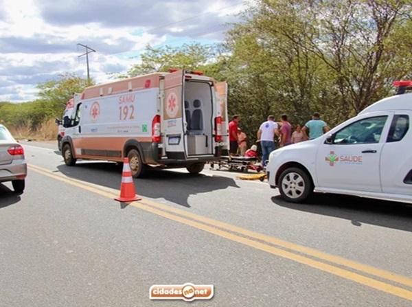 Colis&atilde;o entre van e carro deixa tr&ecirc;s mortos e v&aacute;rios feridos na BR-316 no Piau&iacute; (Imagem: Reprodu&ccedil;&atilde;o/Cidades na Net)