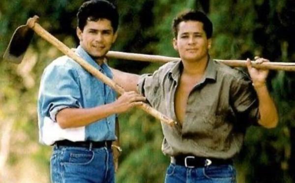 Cantor Leonardo faz homenagem a Leandro nos 25 anos da morte do irmão: "Eterna Saudade"