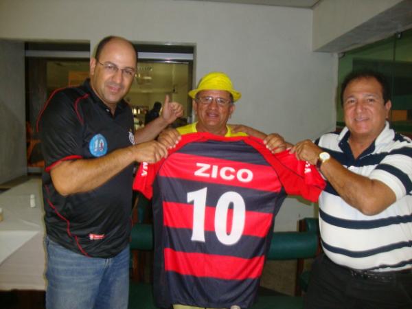 Homenagem da Escolinha do Zico(Imagem:reda&ccedil;&atilde;o)