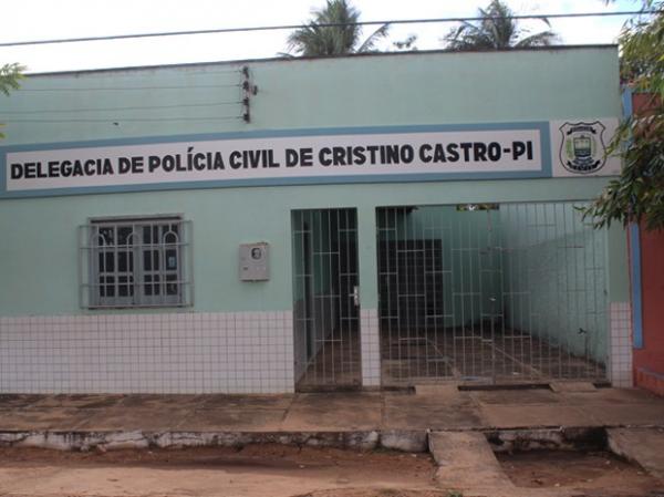 Delegacia de Cristino Castro s&oacute; &eacute; aberta uma vez por semana.(Imagem:Patr&iacute;cia Andrade/G1)