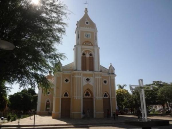 Catedral Diocesana São Pedro de Alcântara passa por reforma e celebrações são transferidas