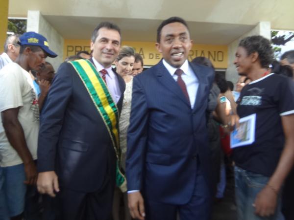 Gilberto J&uacute;nior tomou posse da prefeitura de Floriano.(Imagem:FlorianoNews)