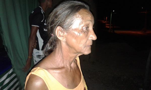 Mulher fere idosa e coloca fogo em barraca ap&oacute;s desentendimento entre vizinhos.(Imagem:Reprodu&ccedil;&atilde;o/Jc24horas)