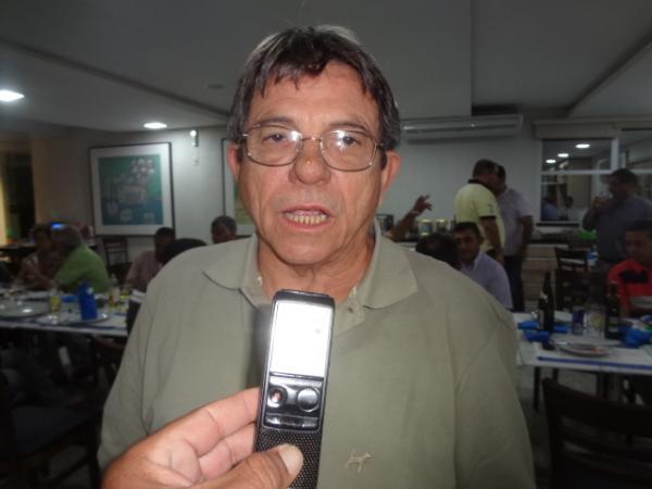 Avelino Neiva fala de obras que est&atilde;o sendo feitas em Floriano.(Imagem:FlorianoNews)