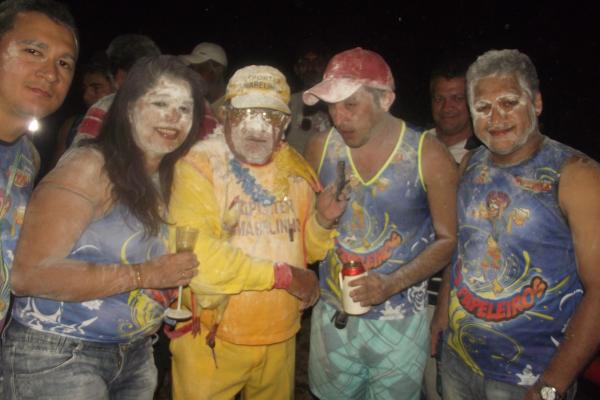 Bloco Os Papeleiros abre carnaval de Bar&atilde;o de Graja&uacute;.(Imagem:FlorianoNews)