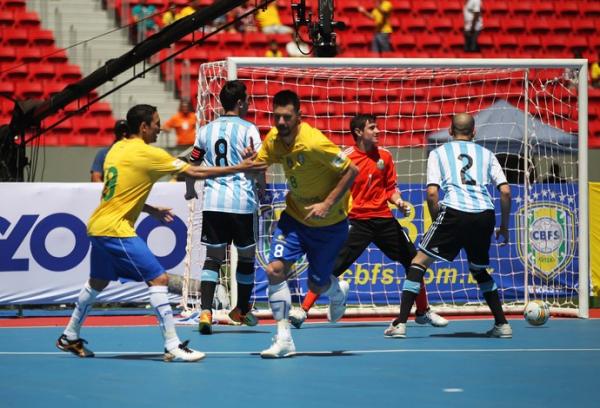 O grande p&uacute;blico no est&aacute;dio Man&eacute; Garrincha chamou a aten&ccedil;&atilde;o no jogo do Brasil.(Imagem:Fabricio Marques)