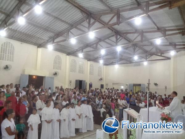 Devotos participam da prociss&atilde;o de Nossa Senhora de F&aacute;tima em Floriano.(Imagem:FlorianoNews)