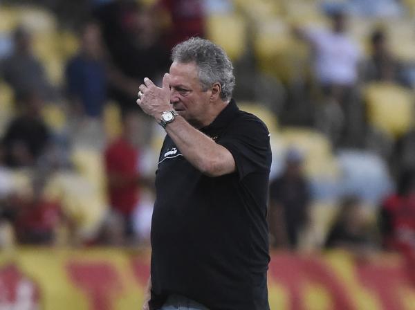 "Hoje foi lindo": frase de Abel após derrota para o Flamengo bomba nas redes e irrita torcedores
