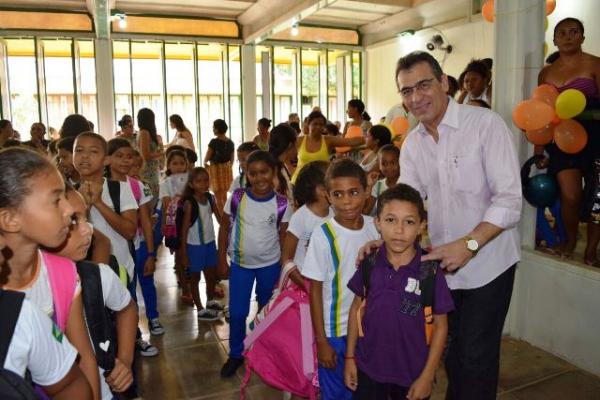 Iniciadas as aulas nas escolas municipais de Floriano.(Imagem:Waldemir Miranda)