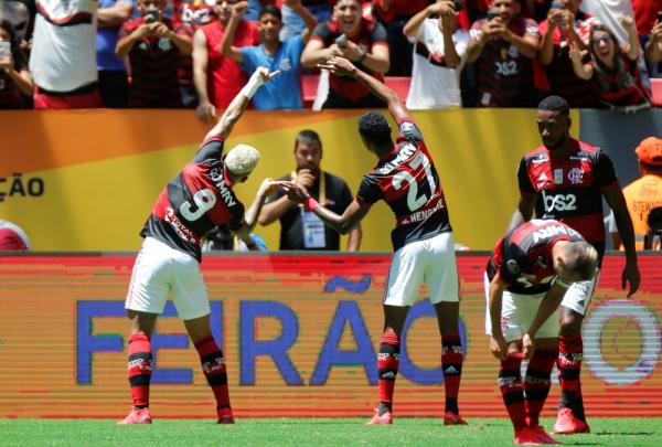 Gabigol e Bruno Henrique afinam parceria, e Flamengo quer vê-los cada vez mais juntos em campo