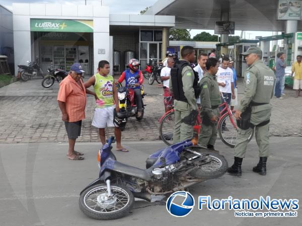 Motociclista fica ferido em colis&atilde;o com ve&iacute;culo de transporte alternativo em Floriano.(Imagem:FlorianoNews)