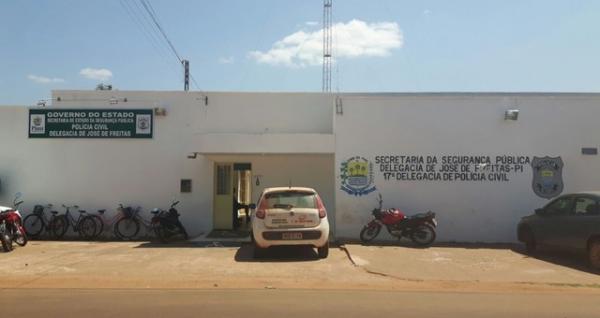 Assaltantes invadem casa e matam homem com transtorno mental diante do pai e irmão, no Piauí