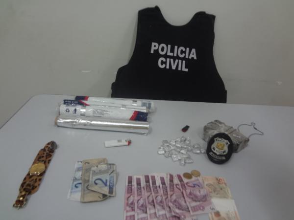 Pol&iacute;cia Civil cumpre mandados de pris&atilde;o e apreende arma, drogas e dinheiro em Floriano.(Imagem:FlorianoNews)