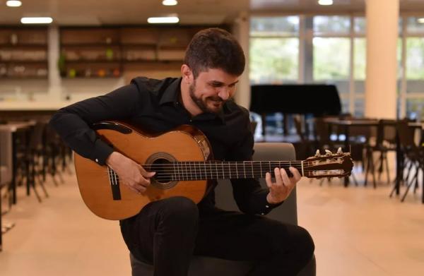  Josu&eacute; Costa ser&aacute; uma das atra&ccedil;&otilde;es do V Festival de Viol&atilde;o de Teresina.(Imagem:Reprodu&ccedil;&atilde;o/ ASCOM FMC )