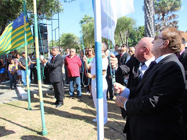 Mastro de bandeira quebra e deixa ferido no litoral do Piauí