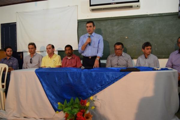 Prefeito se re&uacute;ne com comerciantes do Centro Comercial do Cruzeiro.(Imagem:Waldemir Miranda)
