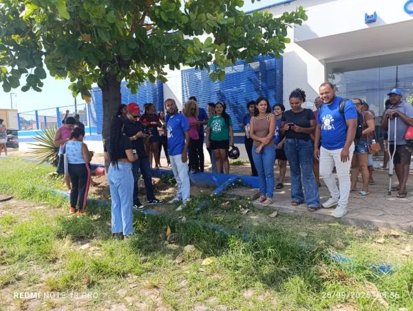 Moradores de Floriano protestam contra falhas no abastecimento de água