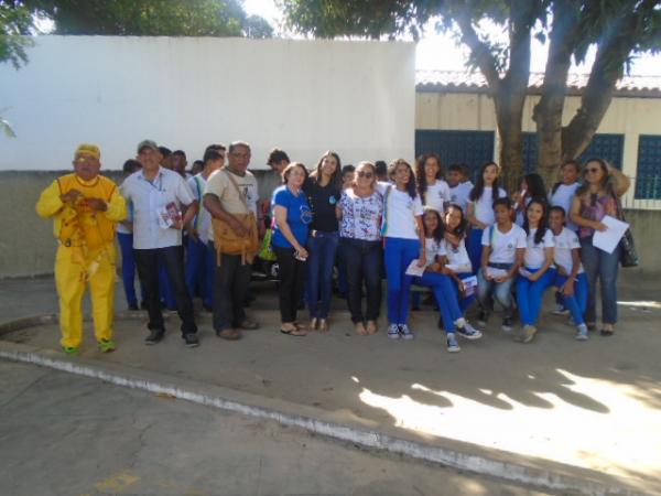 Mutirão contra Aedes aegypti em Floriano envolve agentes de endemias e estudantes