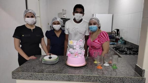  Fam&iacute;lia de Elisa comemora alta da filha ap&oacute;s 1 ano e 8 meses de interna&ccedil;&atilde;o em Teresina.(Imagem:Arquivo Pessoal )