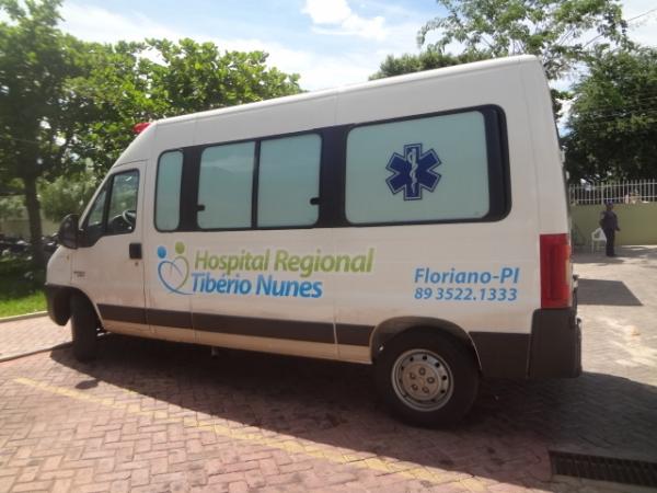 Hospital Tib&eacute;rio Nunes recebe nova ambul&acirc;ncia.(Imagem:FlorianoNews)