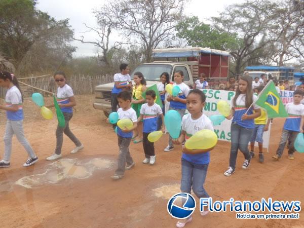 Realizada 1&ordf; Parada C&iacute;vica das escolas do campo de Bar&atilde;o de Graja&uacute;.(Imagem:FlorianoNews)