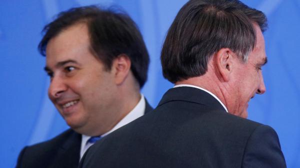 Bolsonaro chama MDB e DEM, e resiste a encontro de ministros com Maia