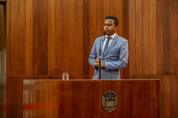 Francisco Costa agradece ao governador por obras em Floriano
