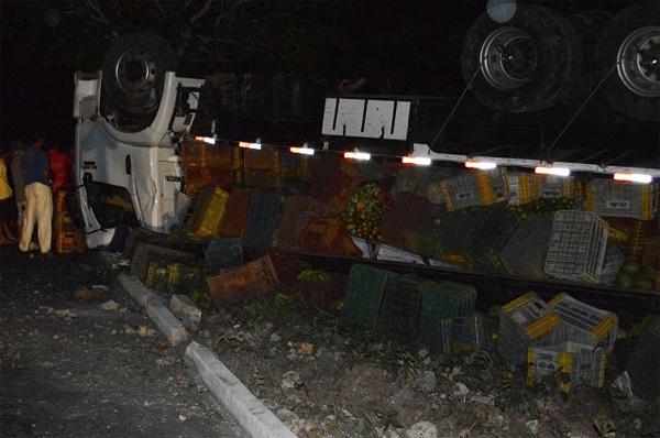 Acidente envolvendo carro, caminh&atilde;o e animal, tira a vida de jovem em Buriti dos Lopes.(Imagem:Portal Boca do Povo)