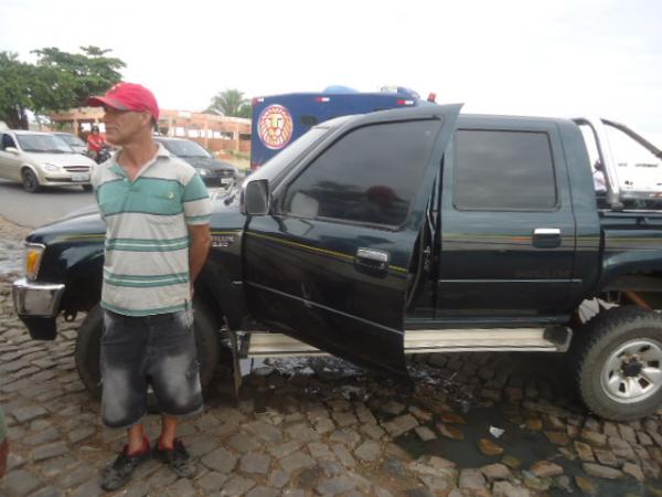 Homem &eacute; preso por embriaguez ao volante ap&oacute;s causar acidente em Floriano.(Imagem:FlorianoNews)