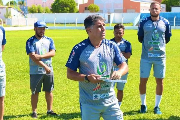 Wallace Lemos, t&eacute;cnico do Oeirense.(Imagem:Divulga&ccedil;&atilde;o/Oeirense)