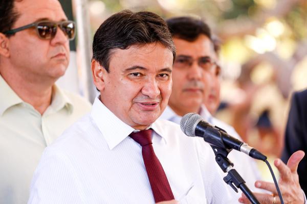 Wellington Dias sanciona lei de gratificação para servidores do Imepi