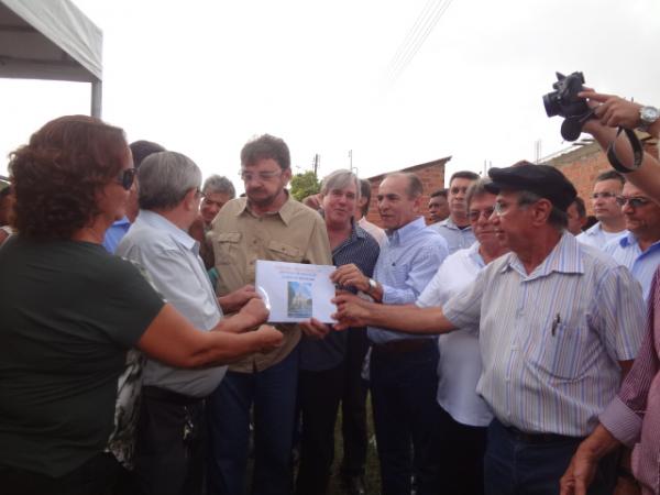 Wilson Martins assina ordem de servi&ccedil;o para a constru&ccedil;&atilde;o do Parque Beira-rio.(Imagem:FlorianoNews)